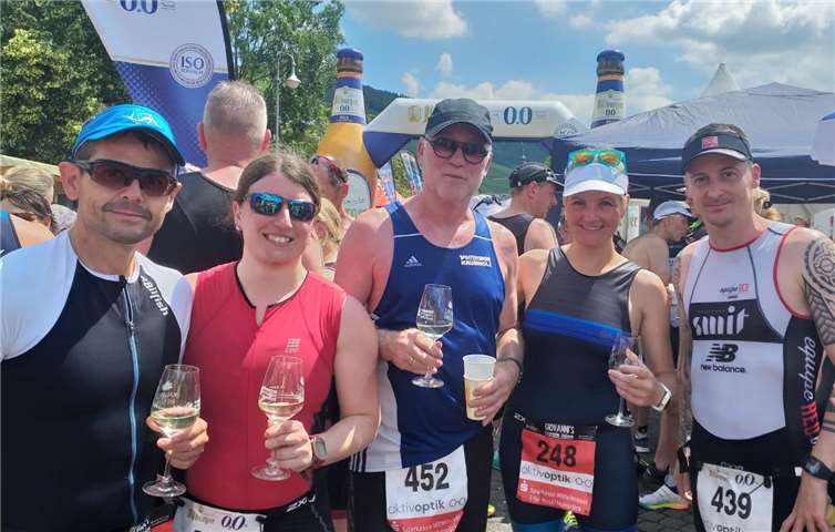 Die LG’ler gönnen sich nach der Wettkampf einen Wein.Foto: privat