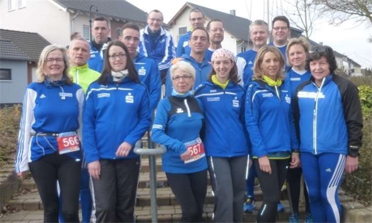 Die LG’ler vor dem Start des Hauptlaufs in Urmitz.  privat