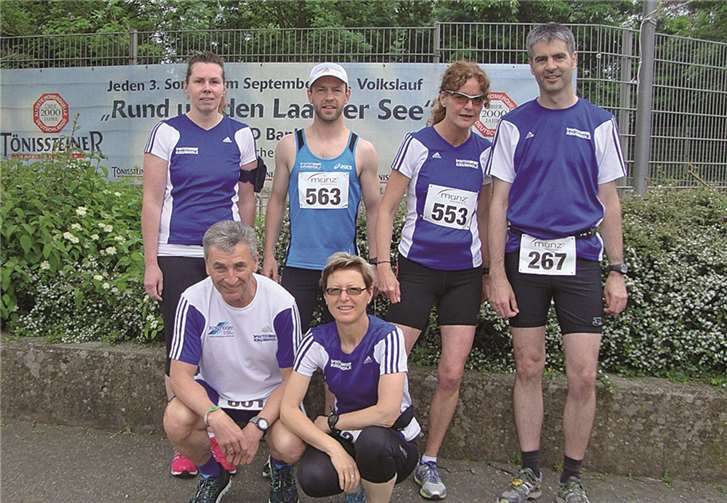 Die LG’ler vor dem Start in Mülheim-Kärlich. 2.u.3.v.l. hinten: Tobias Hoffmann und Marion Heidrich.privat