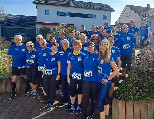 Die LG’ler vor dem Start in Urmitz.  Foto: Rainer Hohl