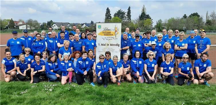 Die LG’ler vor dem Vorlauf zum Lohners-Vulkan-Marathon an Karfreitag. Alle werden bemüht sein, den Gästen einen tollen Sporttag in Mendig zu bieten. Fotos: Laufgemeinschaft Laacher See e.V.