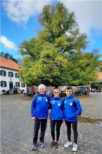 Die LG’ler vor ihrem Start im Gut Leidenhausen in Köln.