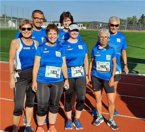 Die LG’ler vor ihrem Start in Wallmerod, es fehlen Roland Wesche und Klaus Dieter Müller.  Foto: Heike Bruchhof