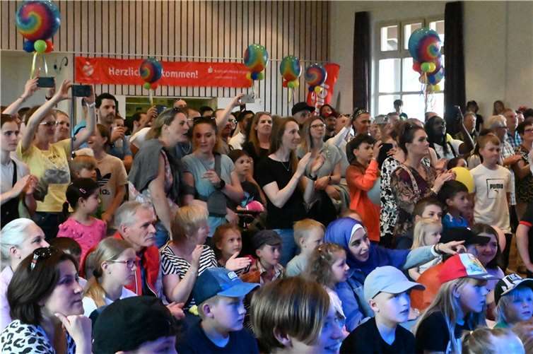 Die Laacher-See-Halle schien aus allen Nähten zu platzen.