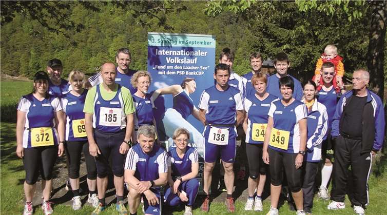 Die Läufer der LG Laacher See nutzten den Volkslauf in Jammelshofen auch, um für ihre Veranstaltung zu werben. privat