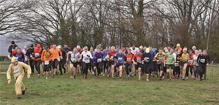 Die Läufer ließen sich von den Wetterprognosen nicht abschrecken und starteten auf dem Plateau der Erpeler Ley.JSB