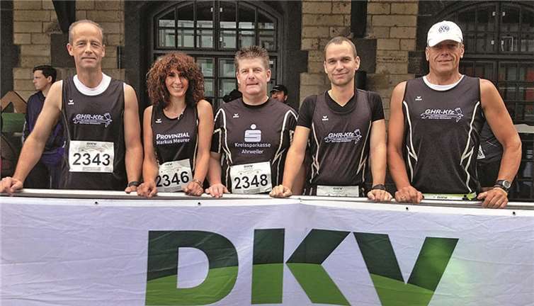 Die Läufer vor dem Start (v.l.): Hartmut Dismon, Karin Pürling, Jürgen Meurer, Georg Radermacher, Frank Zyciora.privat