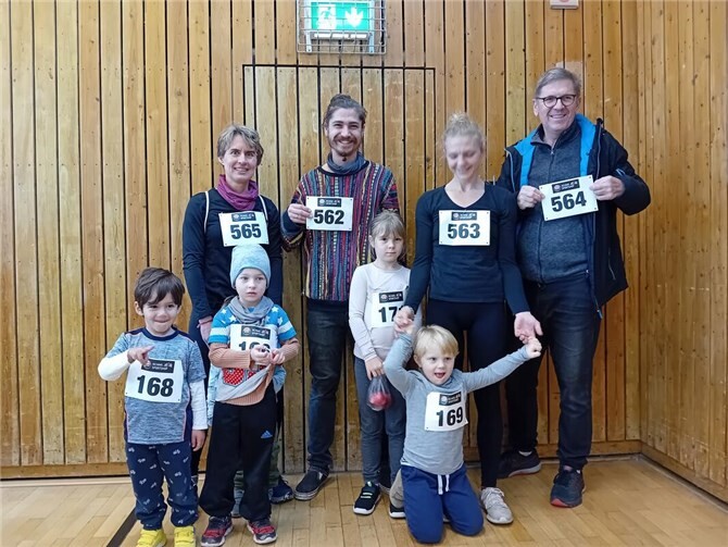 Die Läuferinnen und Läufer der Kita Löwenzahn im Alter von zwei bis 66 Jahren fiebern ihrem Start entgegen. Foto: Stadt Meckenheim