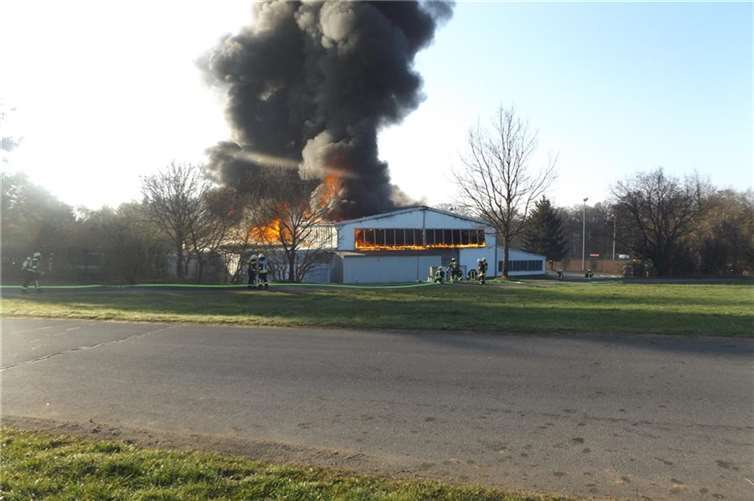 Die Lagerhalle in Boos brannte vollständig aus