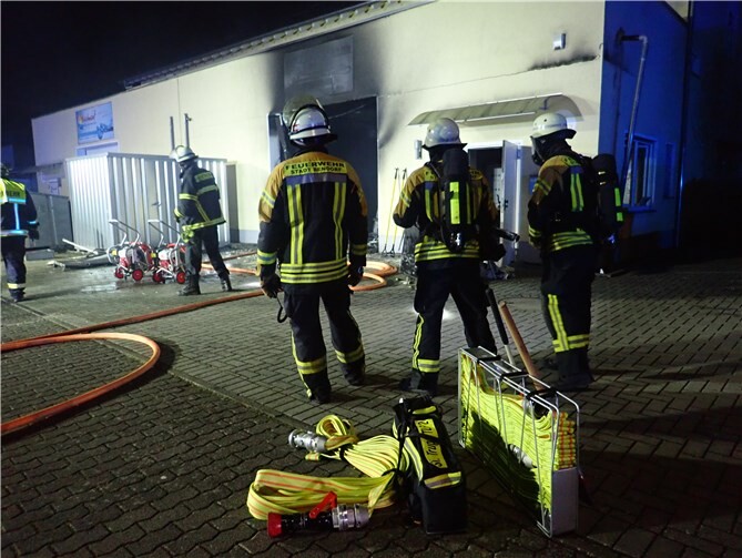 Die Lagerhalle wurde durch das Feuer völlig zerstör