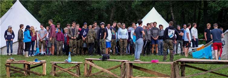 Die Lagerleitung machte sich bereits mit allem vertraut und traf Vorbereitungen in Schankweiler. privat