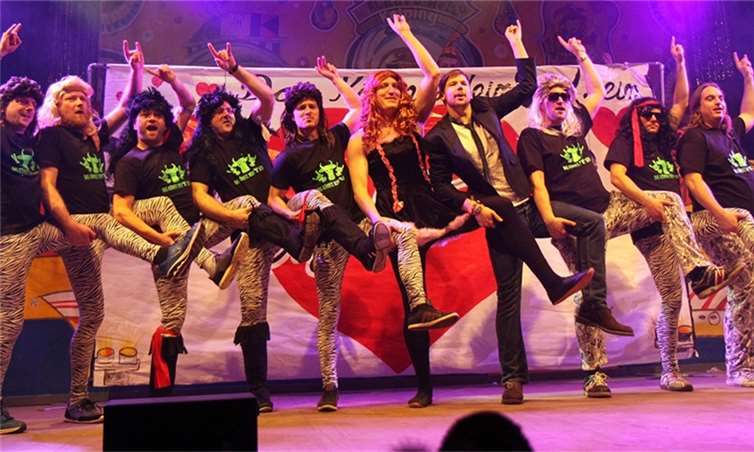 Die Lahnochsen sind unbestritten die „local heroes“ in Nievern. Bei ihrem Auftritt bebte der Saal.Willi Willig