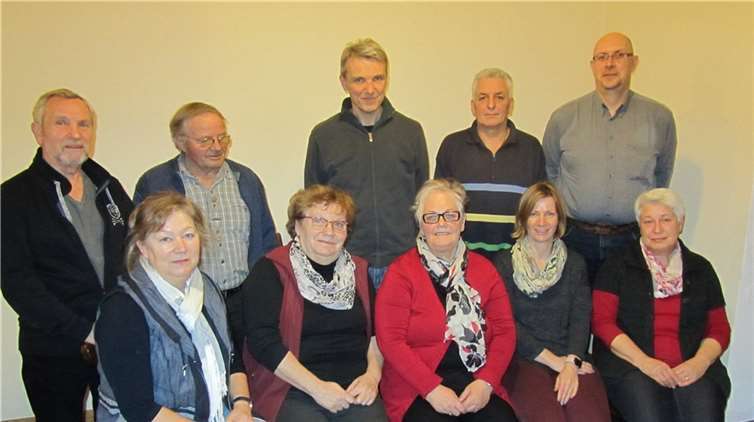 Die Laienschauspieler der Theatergruppe proben das neue Stück "Der Landfrauenausflug".privat