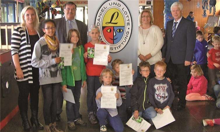 Die Lampa-Stiftung überreichte Urkunden und Buchpreise.privat