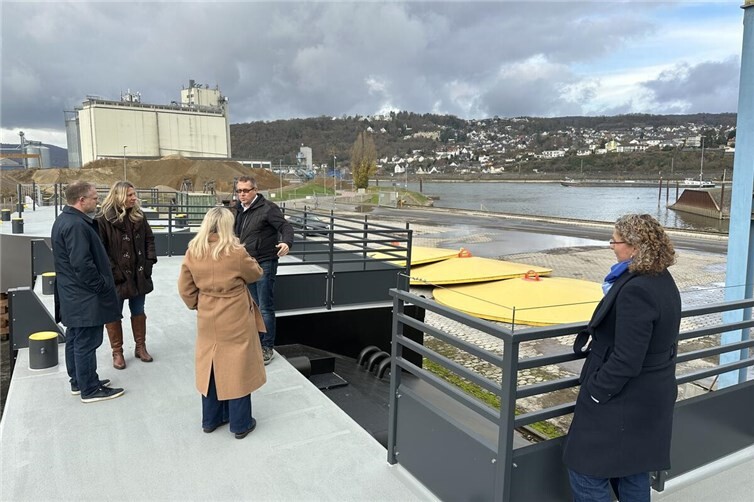 Die Landebrücke und der Ponton sind fertig.Fotos: Ulf Steffenfauseweh