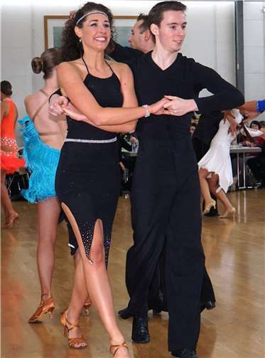 Die Landesmeister in der Hauptgruppe II D Latein: Claas Rühl und Madeline Garnier.