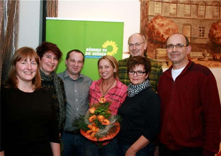 Die Landesvorsitzende Katharina Binz, die Kreisvorstandssprecherin Biggi Meyreis, Matthias Kaißling, Natascha Lentes, Ulrike Linhsen (Sprecherin Ortsverband Andernach), Ronald Maltha (Sprecher Ortsverband Maifeld-Rhein-Mosel) und Martin Schmitt (Sprecher Ortsverband Mayen-Vordereifel) nach der Wahl der Direktkandidaten in den Mendiger Ratsstuben.privat