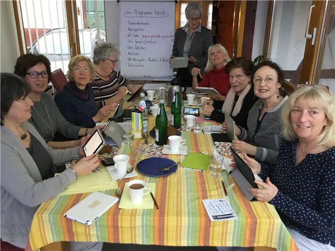 Die Landfrauen mit der Referentin Mechthild Wigger.Privat