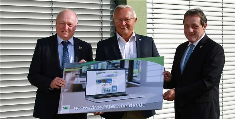 Die Landräte Michael Lieber (AK), Achim Hallerbach (NR) undAchim Schwickert (WW) (v.l.n.r.) stellen das neue Portal derGemeinschaftsinitiative WIR Westerwälder vor.