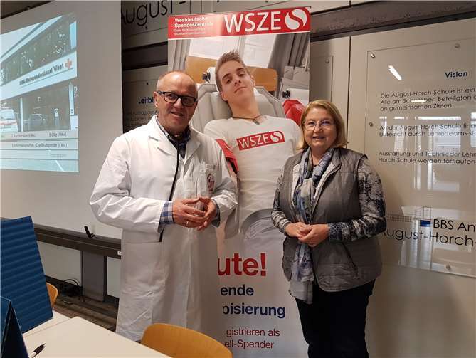 Die Landtagsabgeordneten Dr. Peter Enders und Hedi Thelen nach dem Blutspendetermin in der BBS Andernach.privat