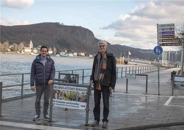 Die Landtagskandidaten der Freien Wähler Christian Altmaier (li.) und Reiner Friedsam (re.) fordern eine Stärkung des Tourismus für das Rheintal. Foto: Freie Wähler Rheinland-Pfalz