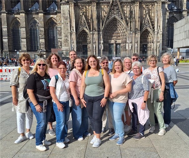 Die Langröcke vor dem Kölner Dom. Foto: Andrea Paulmann