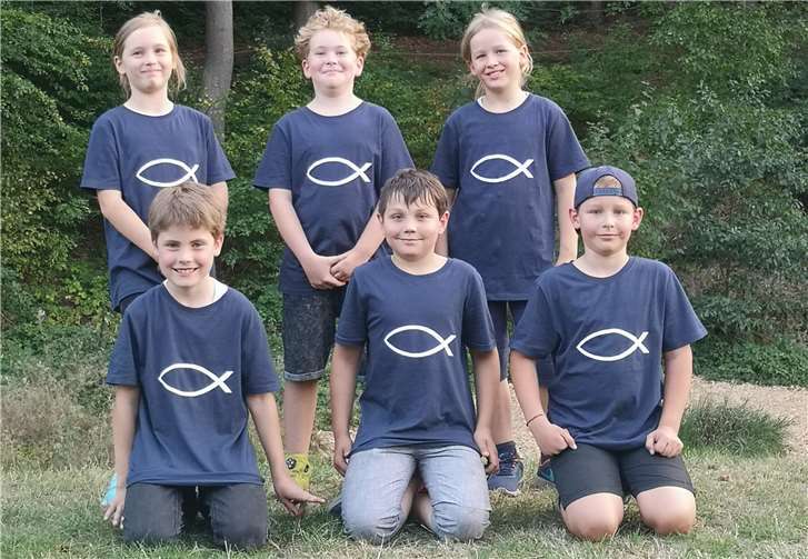 Die Lantershofener Kommunionkinder hatten einen tollen Tag im Kletterwald, hinten von links: Jana Powelz, Bennet Meyer, Lotta Mersmann. Vorne von links: Nikolas Kreidt, Jonas Dünker, Lukas Powelz.Foto: privat