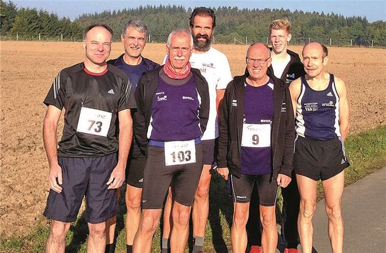 Die Lauffreunde aus Westum kurz vor dem Start beim Volkslauf in Baar.privat