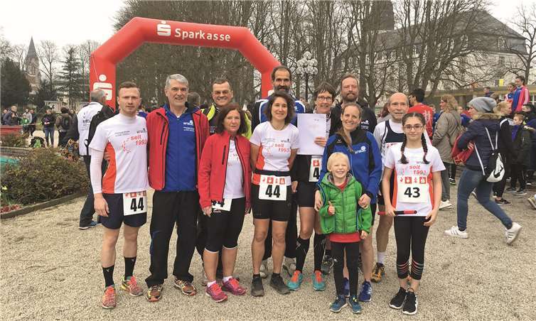 Die Lauffreunde aus Westum kurz vor dem Start der 14. Ahrkreisstaffel im Kurpark Bad Neuenahr. Foto: privat