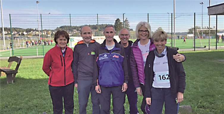 Die Lauffreunde aus Westum kurz vor dem Start in Baar-Wanderath.privat