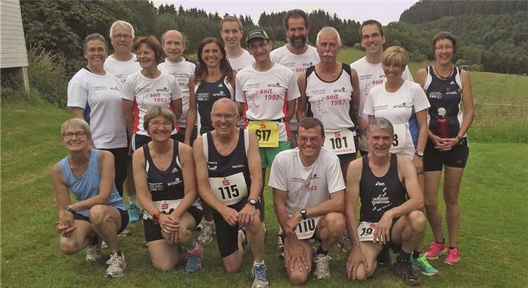 Die Lauffreunde aus Westum vor dem Start in Jammelshofen. privat