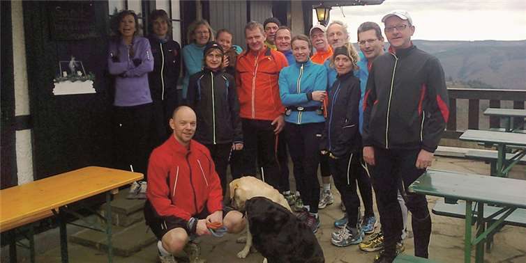 Die Lauffreunde nach der Ankunft am Steiner Berghaus. privat