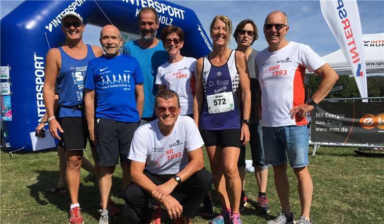 Die Lauftreffler aus Westum freuten sich über die guten Platzierungen beim 44. Volkslauf „Rund um den Laacher See“.Foto: privat