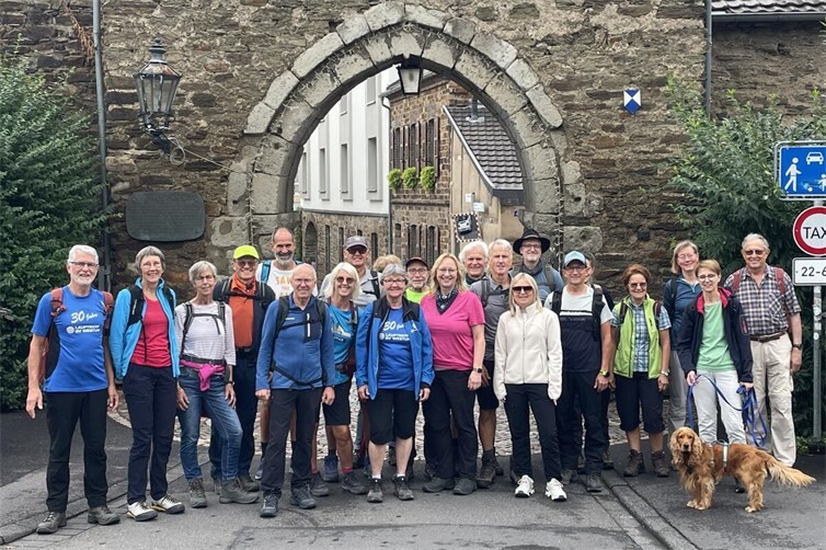 Die Lauftreffler vor dem Stadttot in Ahrweiler