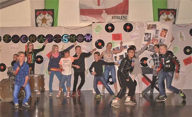 Die „Layer Pänz“ völlig aus dem Häuschen - bei ihrer Show rockte das ganze Zelt mit. US