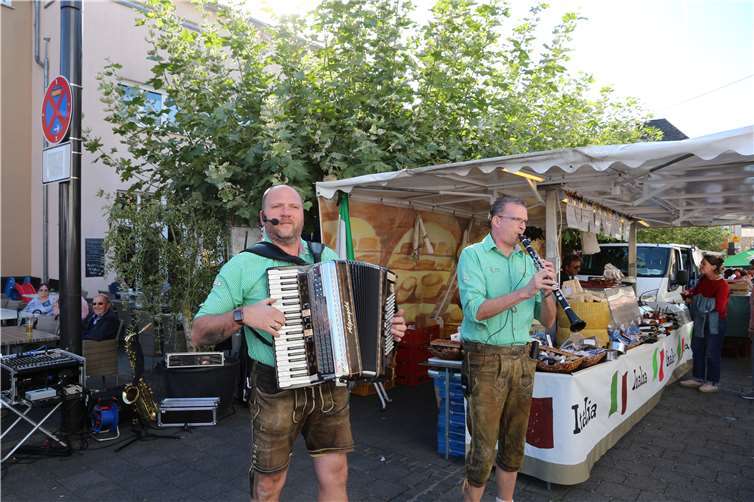 Die Lederhosenmusiker sorgten auf dem Bendorfer Okoberfest für zünftige Stimmung.