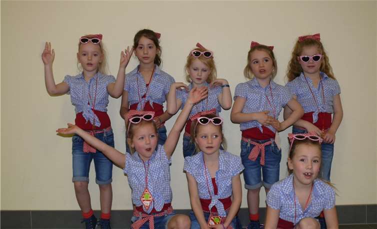 "Die Leefja": Von links Paula, Orinda, Amelie, Lisa, Olivia, kniend: Karla, Jana und Lotta.privat