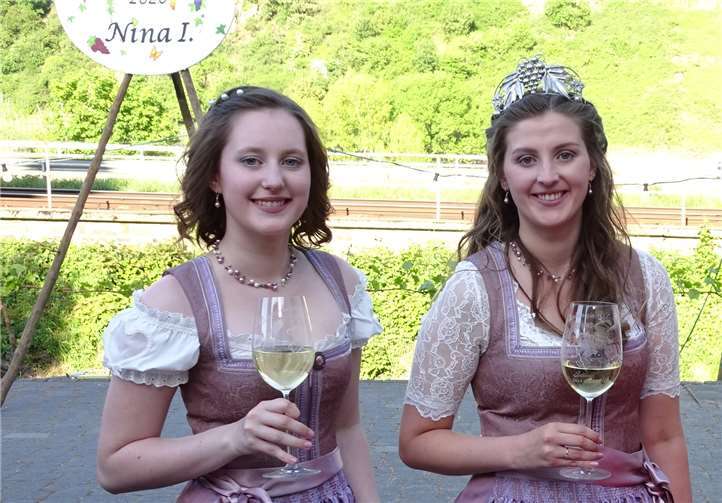 Die Lehmener Weinmajestäten, Prinzessin Katharina (li.) und Weinkönigin Nina I..Foto: privat