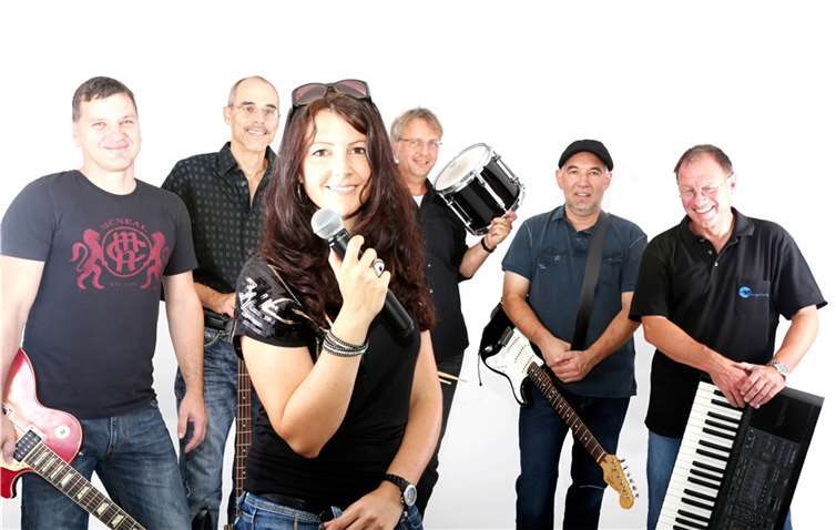 Die Lehrerband blu:print tritt bei ihren Auftritten den Beweis an, dass Lehrer auch rocken können. privat