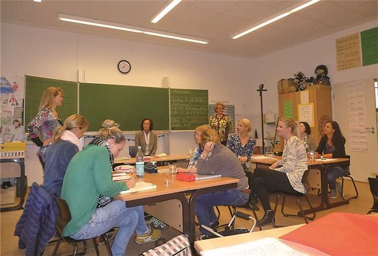 Die Lehrerinnen drückten die Schulbank. privat