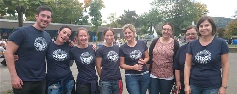 Die Lehrerinnen und der Lehrer der Regenbogenschule hatten gemeinsam mit den SchülerInnen ein vielfältiges Programm zusammengestellt. privat