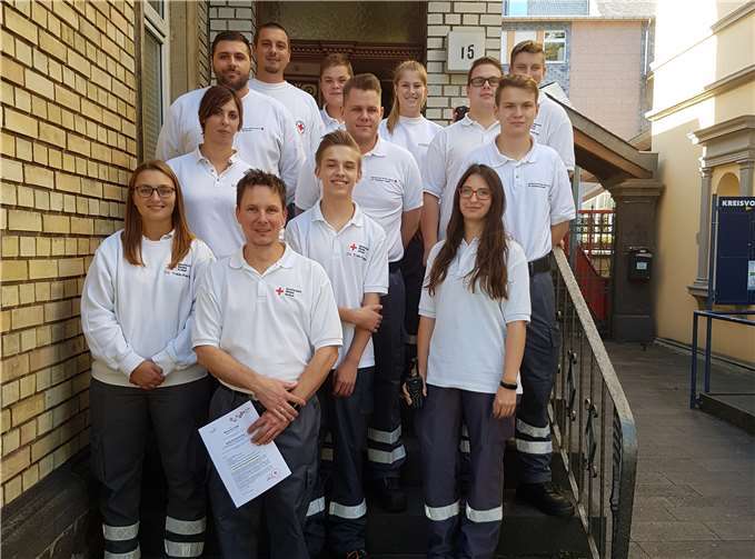 Die Lehrgangsteilnehmer vor dem DRK-Gebäude. Privat