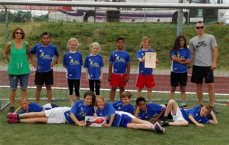 Die Leichtathleten der Grundschule Winningen nach dem Sieg der Kreismeisterschaft. privat