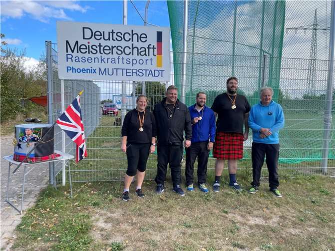 Die Leichtathletik Leistungsgruppe des TuS Roland Brey konnte die Saison 2023 mit zwei erfolgreichen Teilnahmen an den Deutschen Meisterschaften abschließen. Quelle: TuS Roland Brey