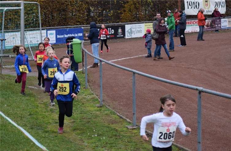 Die Leichtathletinnen des SV Blau-Gelb Dernau. privat