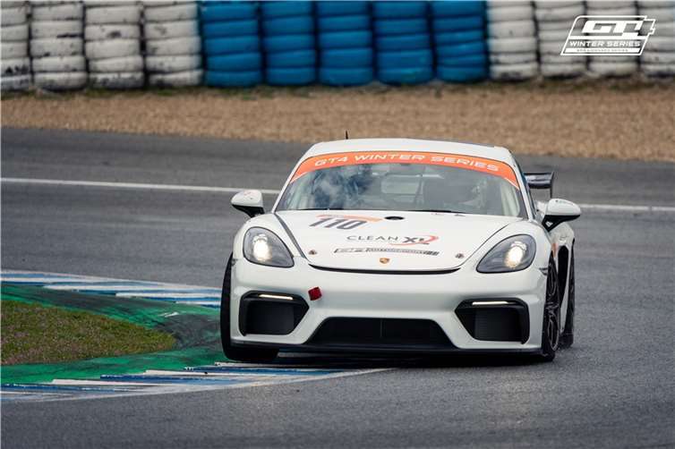 Die Leistung von Förderer war umso bemerkenswerter, als sein Porsche in der Clubsport-Klasse fährt und die anderen Fahrzeuge ihm deutlich überlegen sind.