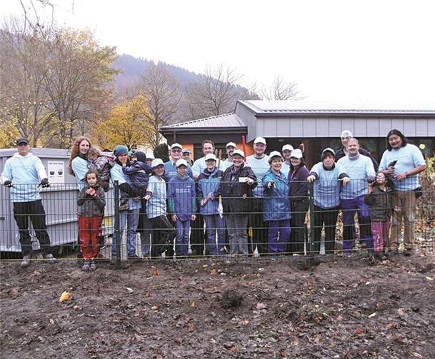 Die Leiterin der Kindertagesstätte, Judith Angsten, ist froh über die gelungene Aktion und bedankte sich bei der RWE und ihrem ehemaligen Mitarbeiter Gerd Schmittgen - ebenso bei den freiwilligen Helfern - für die großzügige Unterstützung. privat