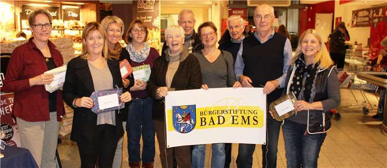 Die Leiterinnen der Bad Emser Kindergärten und Kindertagesstätten freuen sich über Geschenkgutscheine für bedürftige Kinder.Foto: Bürgerstiftung Bad Ems