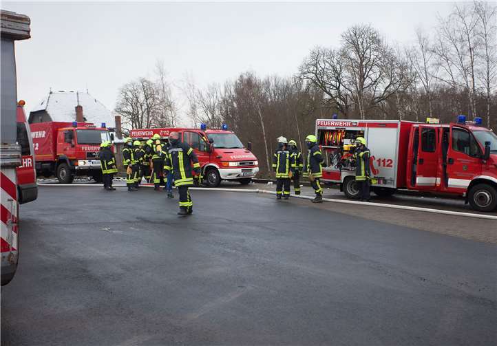 Die Leitstelle erhöhte die Alarmstufe und alarmierte noch die Feuerwehren Elgert und Marienhausen. Foto: Feuerwehr der VG Dierdorf