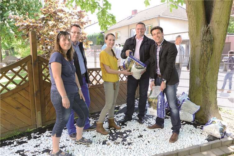 Die Leitung der Kita Mariengarten freut sich über die Sachspende des CDU-Bürgerblocks.privat